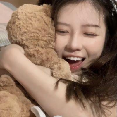 在拥挤的房间拥抱